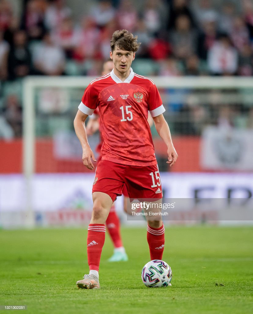 827x1024  Lokomotiv Москва Среднее зафильдер из России Алексей Миранчук Бой ... Новости Фотографии - Getty Images