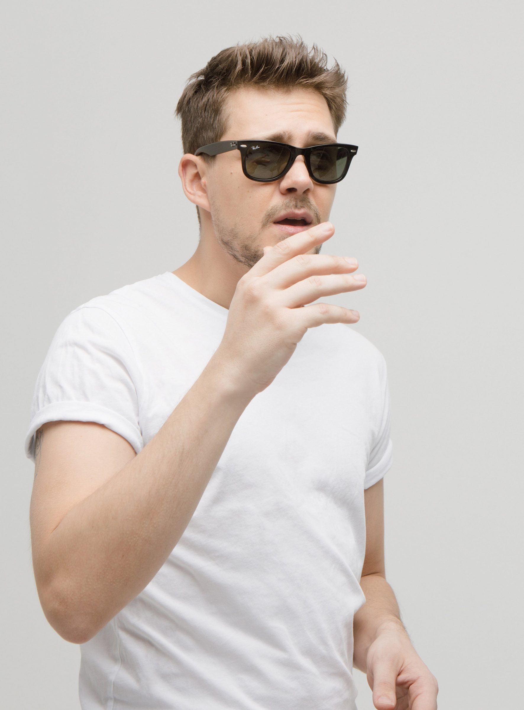 1772x2400   Milos Bikovic HD обои | 7 wallpapers.net 