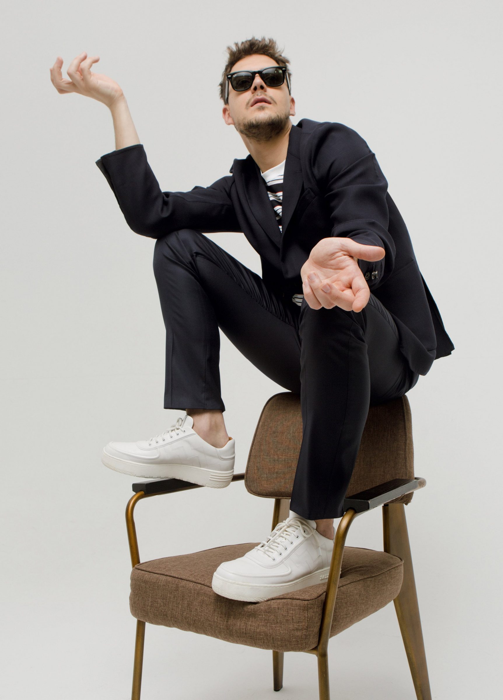 1725x2400   Milos Bikovic HD обои | 7 wallpapers.net 