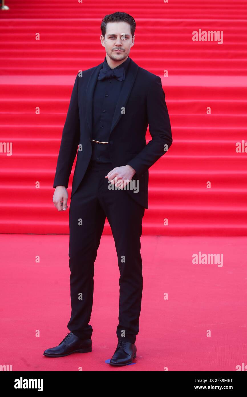 866x1390  milos Bikovic Mell Art | Мужской эскиз, арт, мужчина 