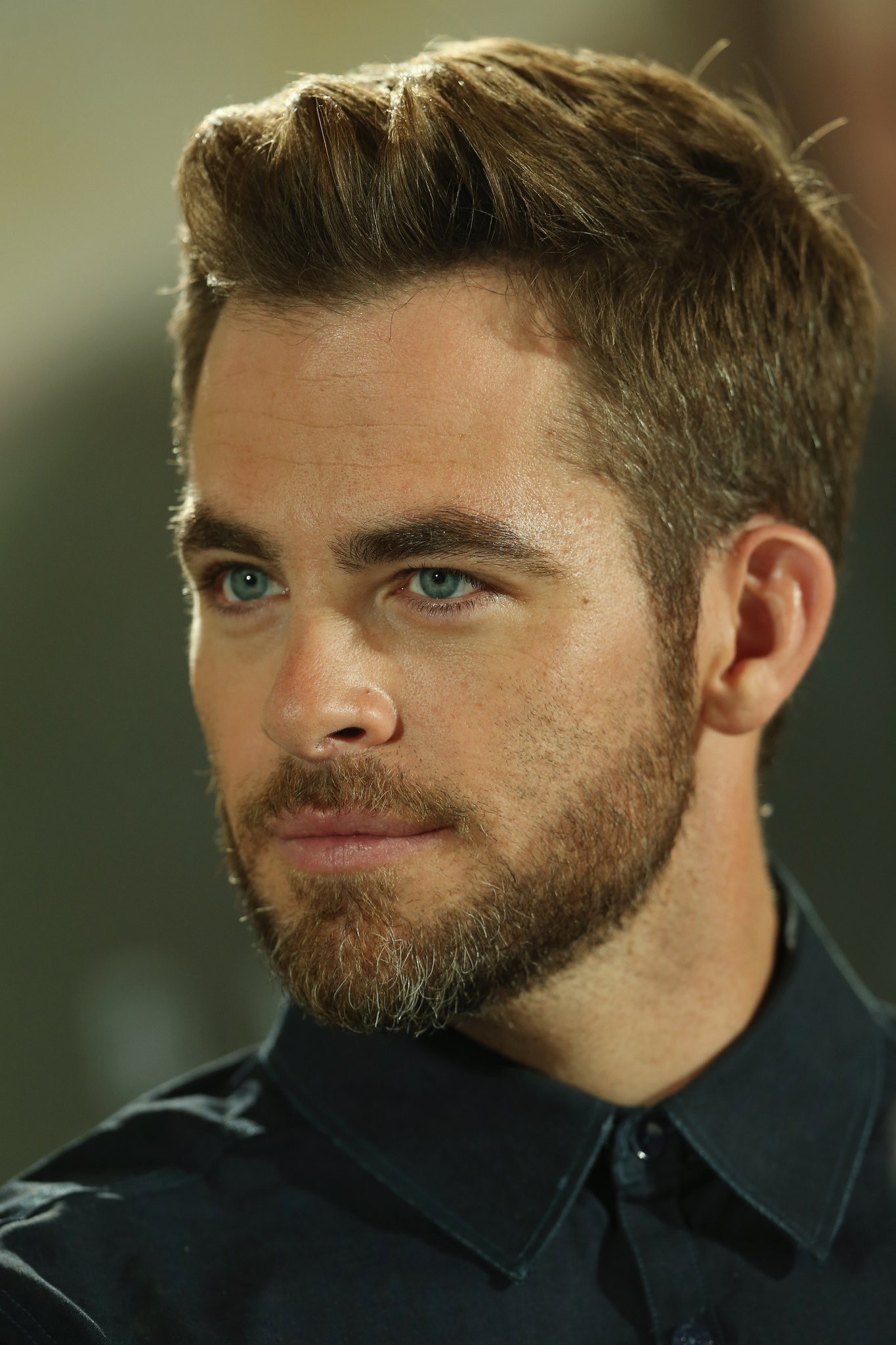 1365x2048  best Chris Pine iPhone 11 HD Обои - IlikeWallpaper