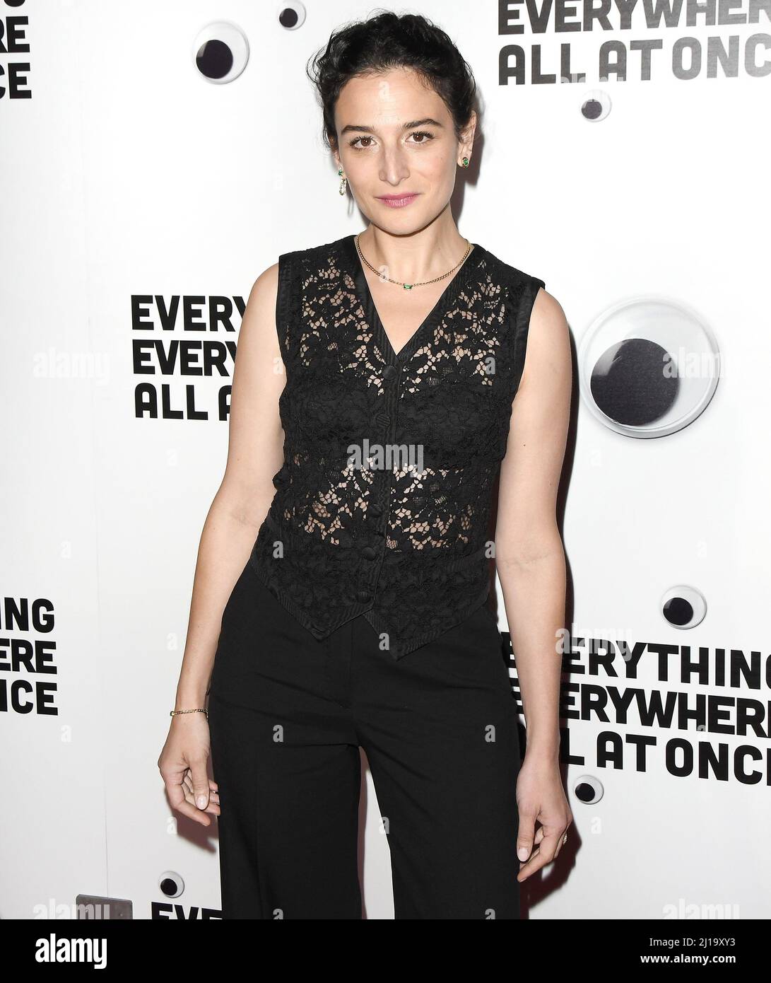 1091x1390  James Hong действительно - это все, везде, все сразу | Vanity Fair