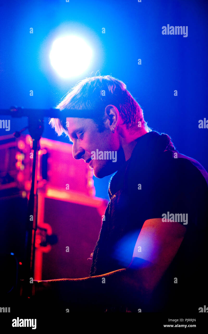 865x1390  hd Minimalistas | PEACKPX