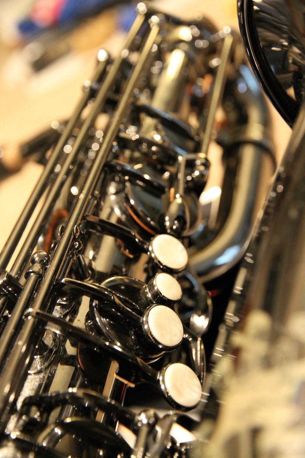 1024x1536   48+] Обои Bari Sax на обои на обоях, шведская, барабаны, Sverige, фестиваль, Sk Nel N, Se, Malmo, Malm Festivalen, Musik, Swingt Ltet, Rogersandsissters, Saxofon, Строка , басист, бас -гитара, инструмент для дерева, Baritone