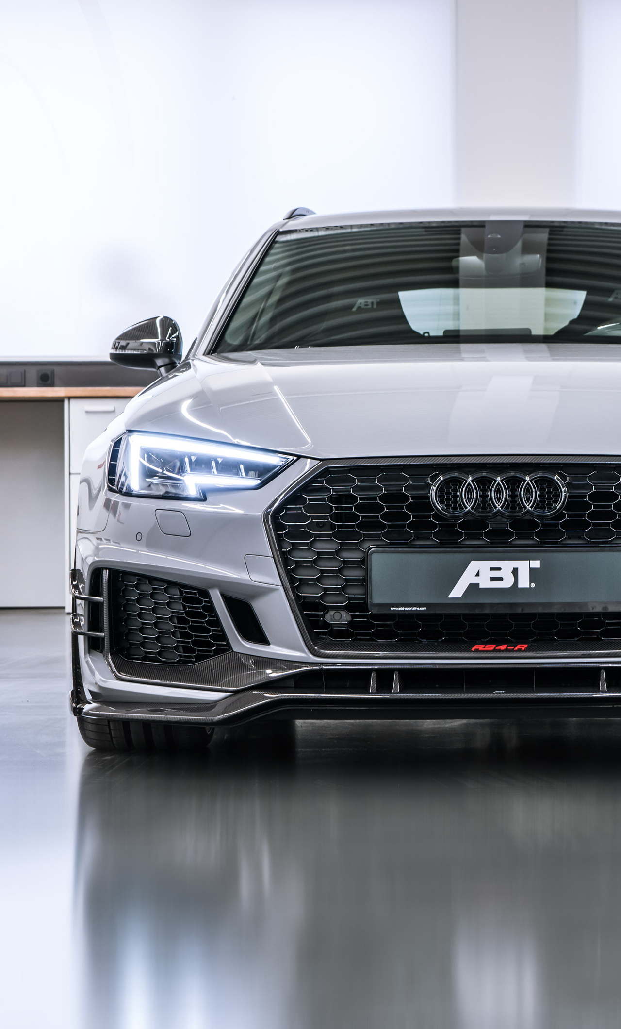 1280x2120  AUDI RS4 iPhone Обои бесплатно скачать 