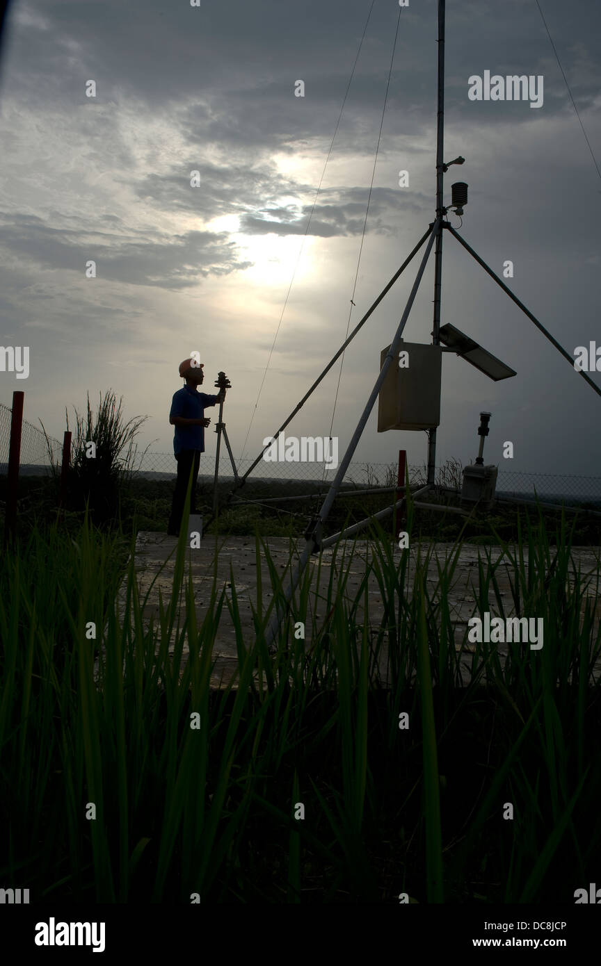 864x1390   Скачать обои 800x1200 Флаг, символы, цвета, материалы, шелк, красочная, линия, конго iPhone 800x1200 4S/4 для параллакса HD фоновая фон 