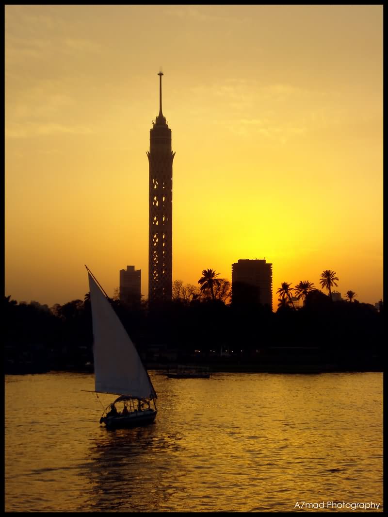 800x1065  CAIRO TV TOWER. Стоковое изображение. Изображение антенны, фронт - 23028157 