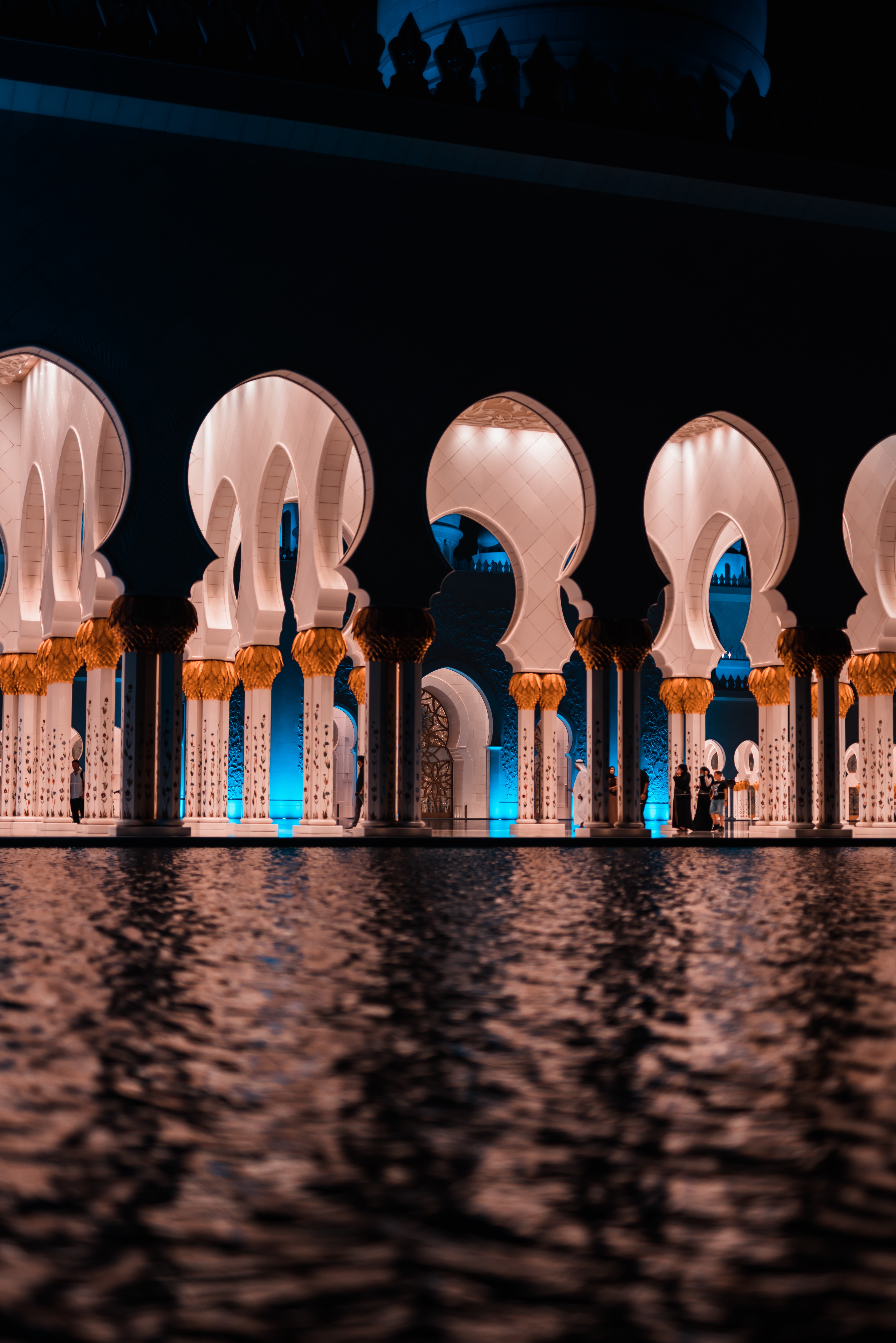 5127x7686   ▷ Ferrari World Abu Dhabi Hintergrundbild 📱 | Wallery