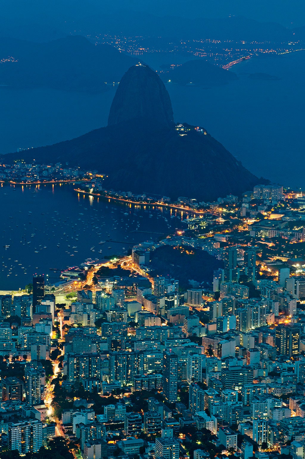 1024x1542  rio de janeiro Бразильская статуя Мобильные обои, опубликованные Michelle Tremblay