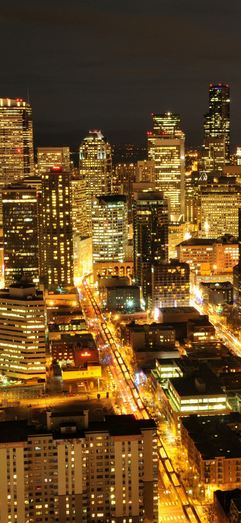 828x1792   Вид городского пейзажа зданий с огнями Дорога Зеленые деревья Сиэтл Голубое небо фон 4K 5K HD Travel Walpapers | HD обои | ID #99653 