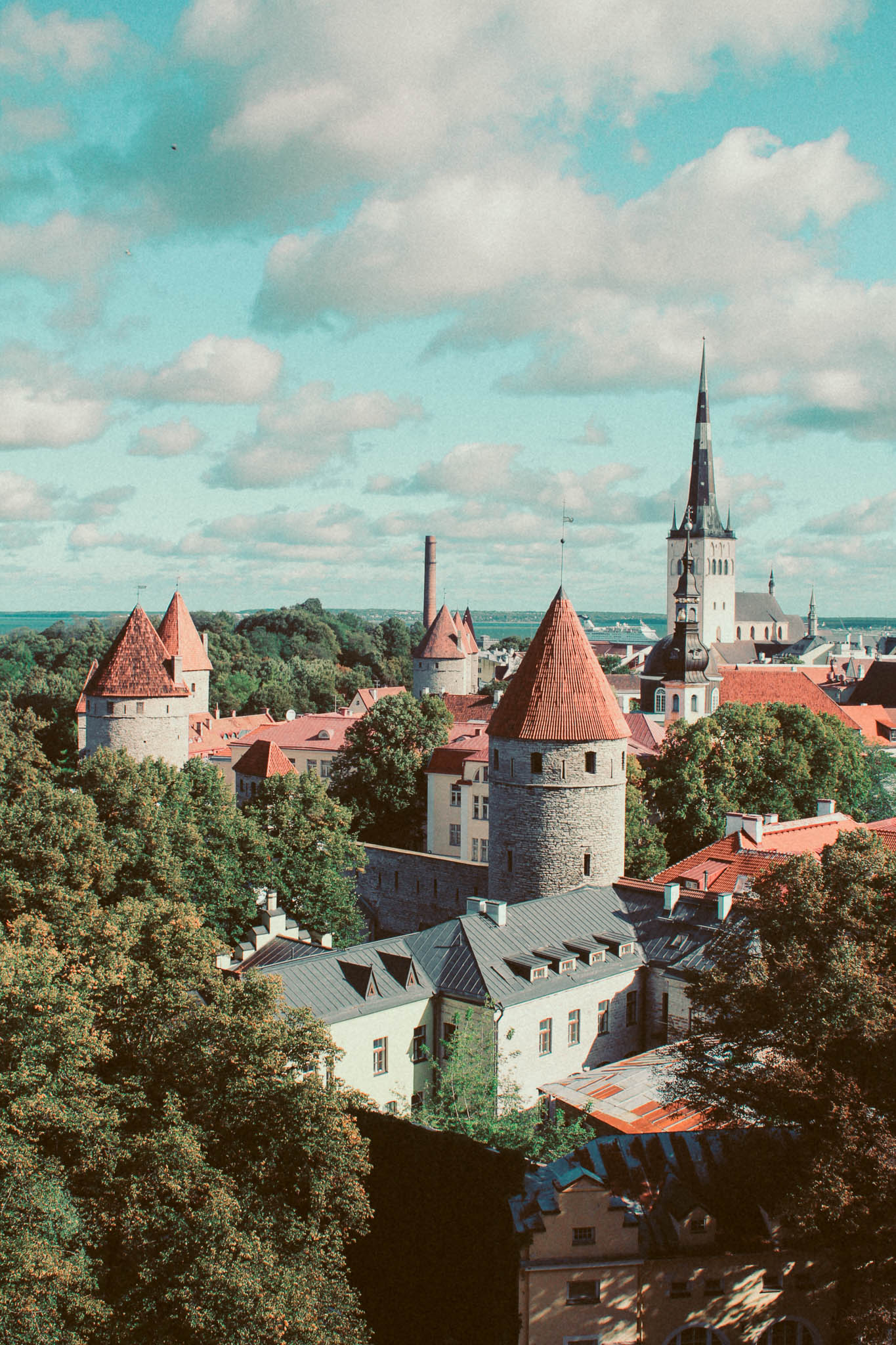1365x2048  castle Estonia Images | Бесплатные векторы, Стоковые фотографии \ U0026 PSD | Page 3