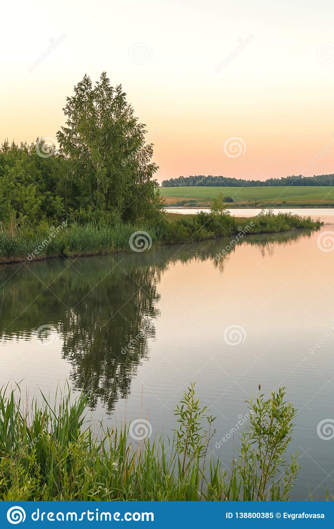 1067x1689  Riverside на сельской местности России Стоковая Фото - Изображение урожая, природа: 136174556