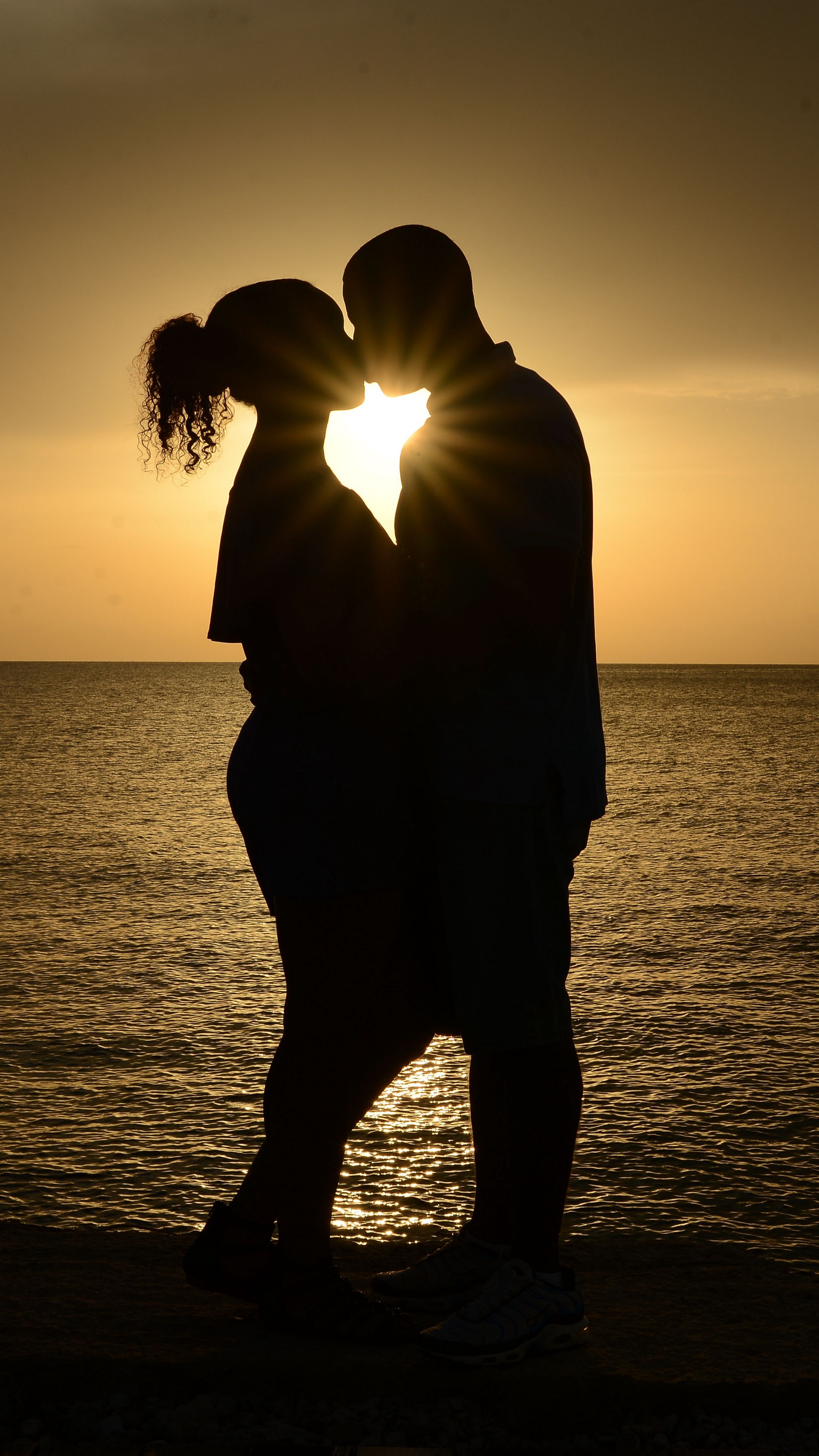 2160x3840  download Романтической пары поцелуя в лоб. Обои. HD Kissing Wallpapers из паров 