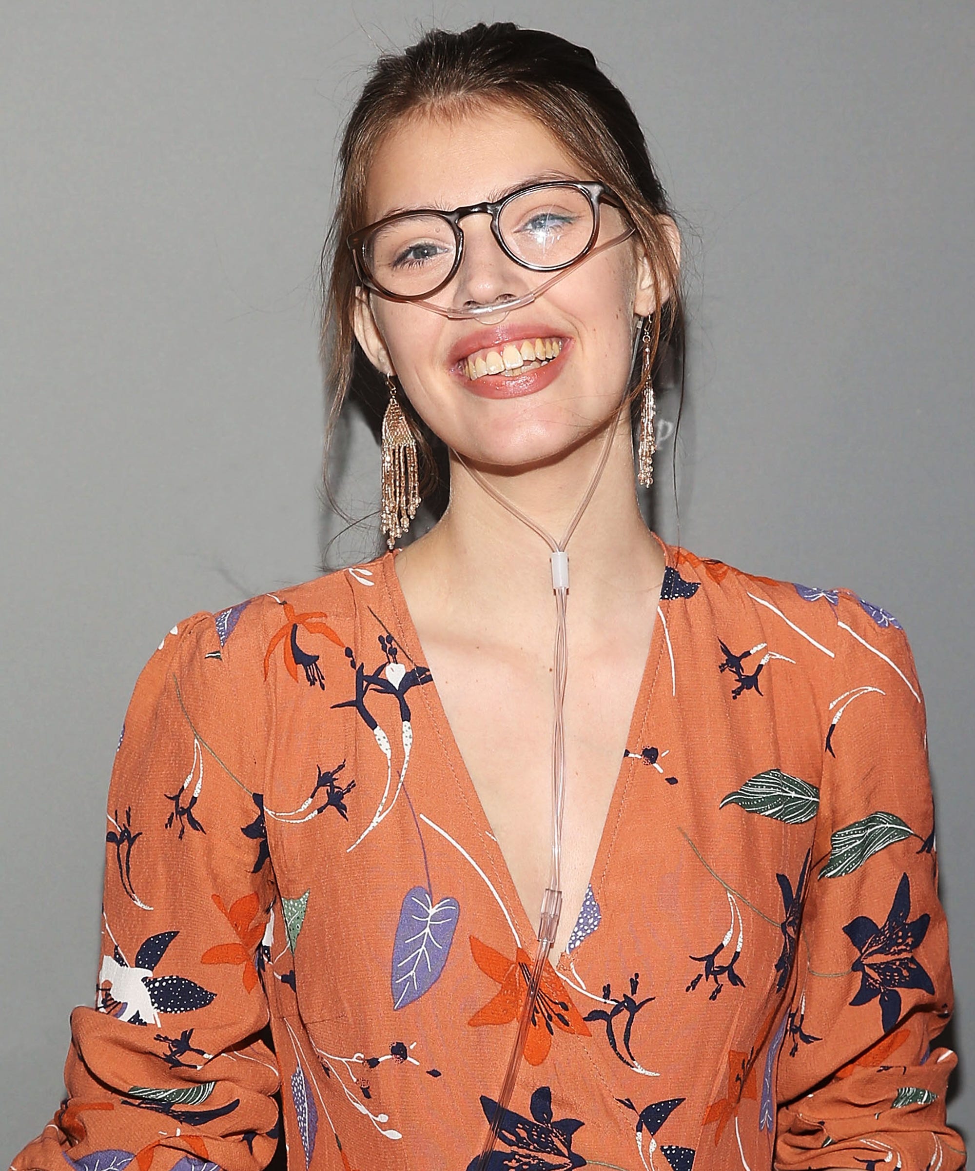 2000x2400  celebrities Brett Dier и Haley Lu Richardson Hi -Res stock Photography и Images - Alamy