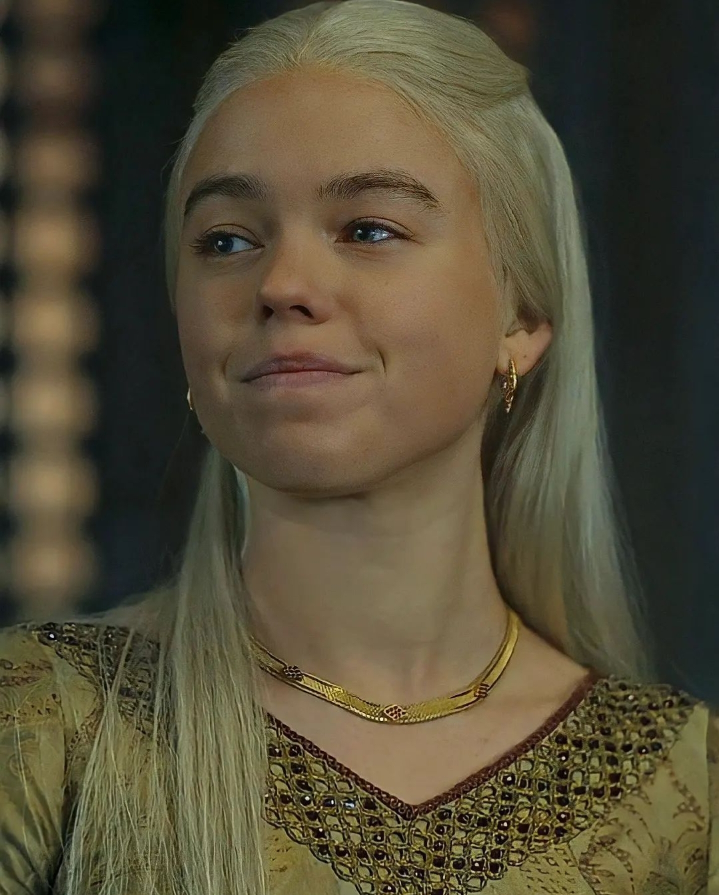 1439x1792   Die Schöne und Das Biest: Milly Alcock Als Prinzessin Rhaenyra Targaryen Mit Einem der Zehn Drachen Famili Смит, Оливия Кук, Лиза Эдельштейн и другие 