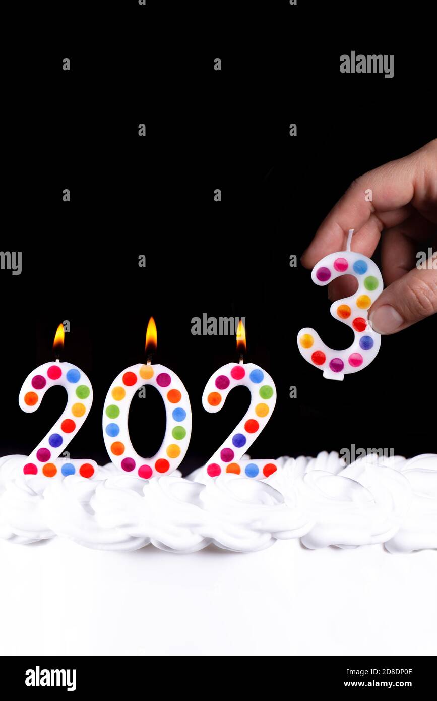 867x1390   Премиум вектор | С Новым годом 2023 Праздничный рисунок на цветовом фоне 