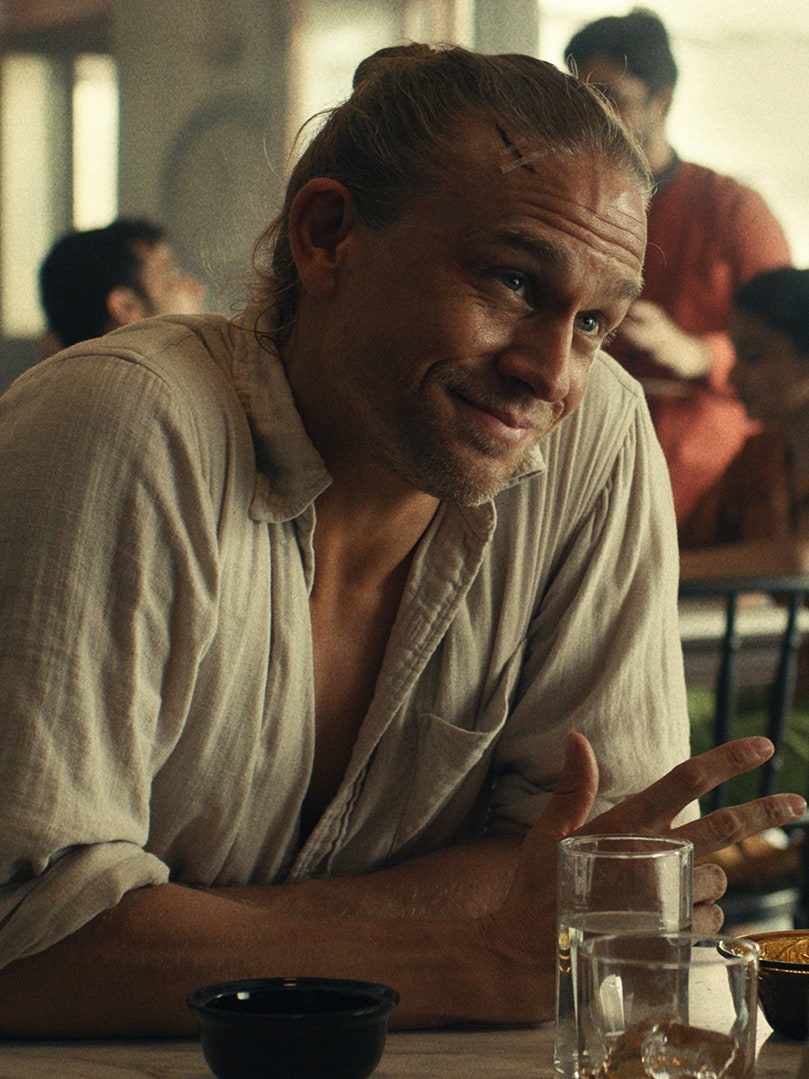 809x1079   Сейчас телешоу на Apple TV+, почему роман 2003 года Shantaram настолько противоречив 