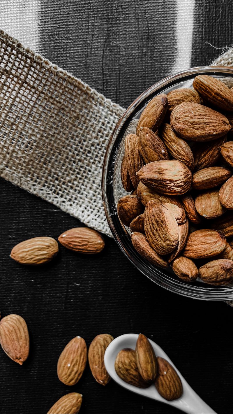 800x1420  hd обои: миндальные орехи в банке, банка миндаля, стеклянная банка, здоровый, вегетарианский | Обои Flare