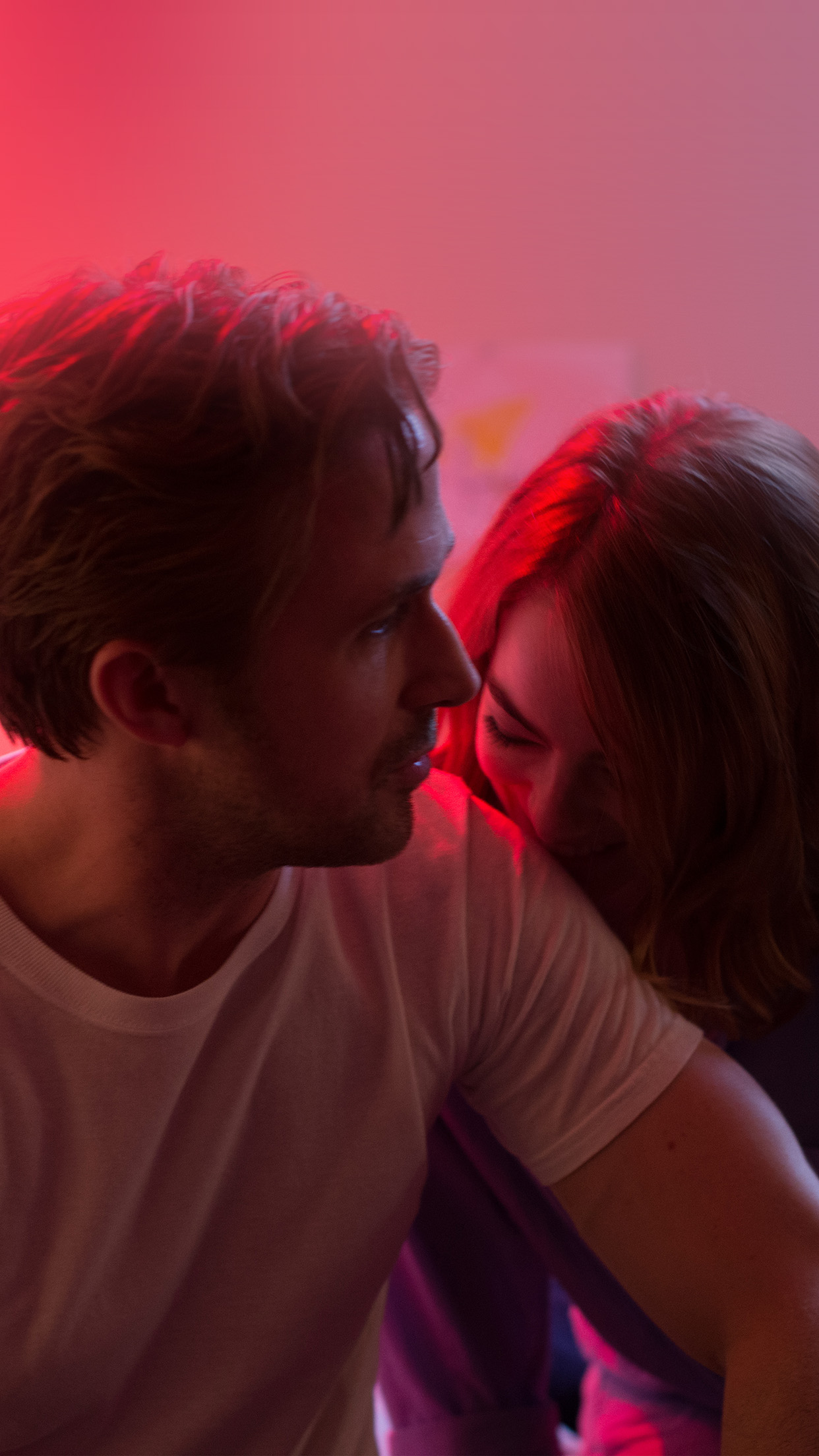 1242x2208  iPhoneXpapers.com | iPhone X обои | av62-lalaland -ryan-gosling-emma-stone-red-film-illustration-art 