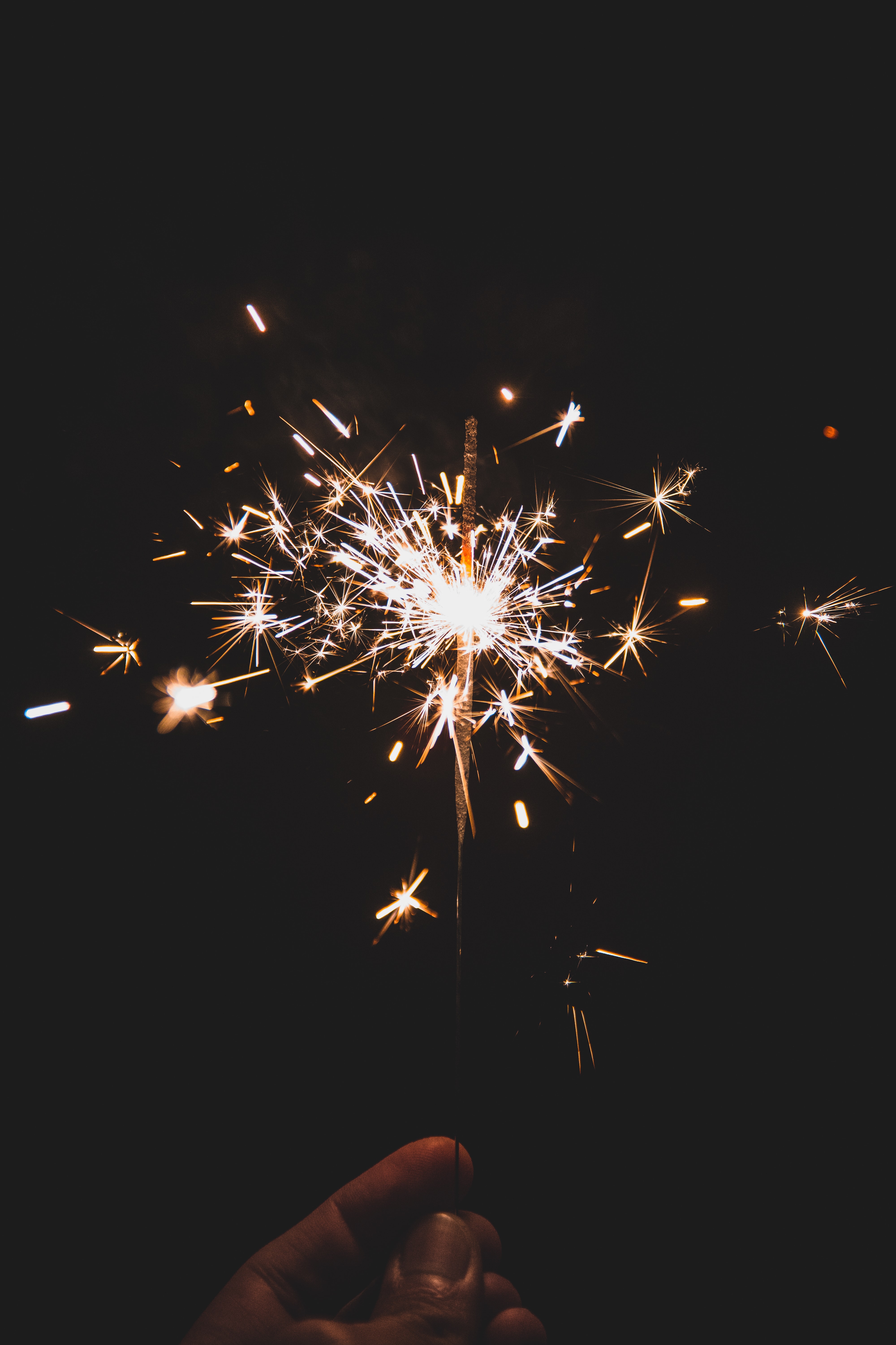 4000x6000   500+ картинки Sparkler | Скачать бесплатные изображения на Unsplash 