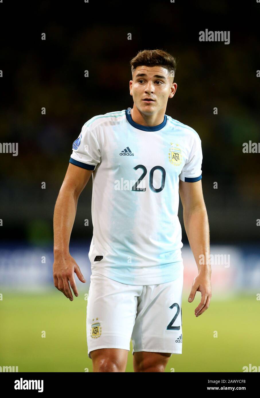 907x1390   Julián álvarez - плакат речной плиты на Behance 