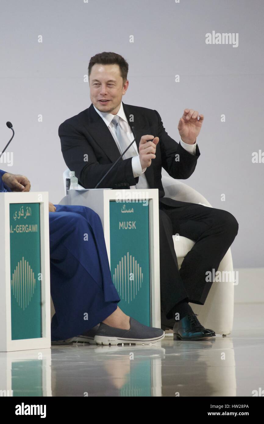 866x1390  ELON MUSK WIRD VERMUTLICH THITLER DERSTE BILLONäR Der WELT - был ER SICH MIT SEINEM VERMögen Kaufen Könnte | GQ Germany