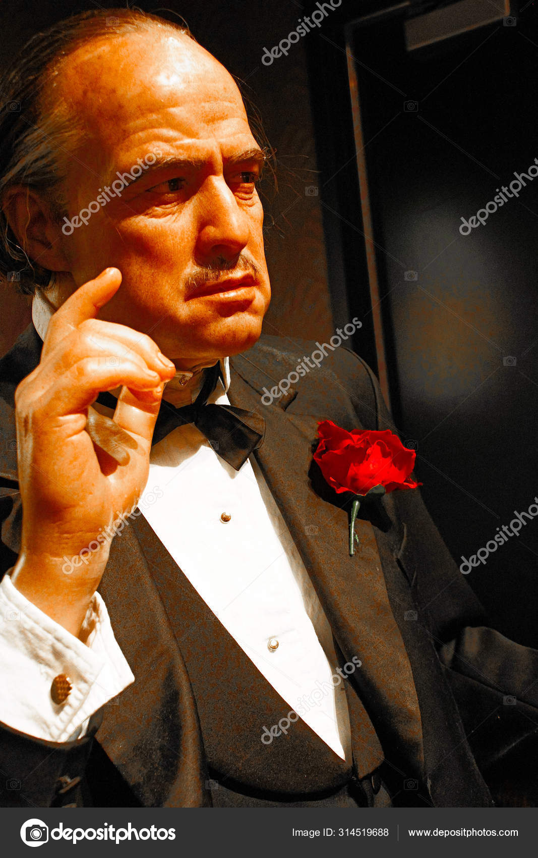 1067x1700   Крестная часть II Рубашка, которую носит Роберт Дениро в роли молодого Vito Corleone Young Robert de Niro Imágenes Por Gilli37 | Imágenes Españoles Imágenes 