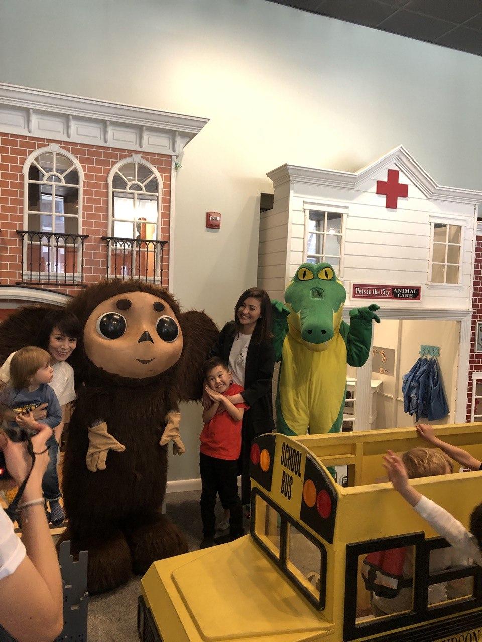 960x1280  cheburaskka и Krokodil gena для детских вечеринок, Дом Гудзона, Западный Нью -Йорк, Нью -Джерси 