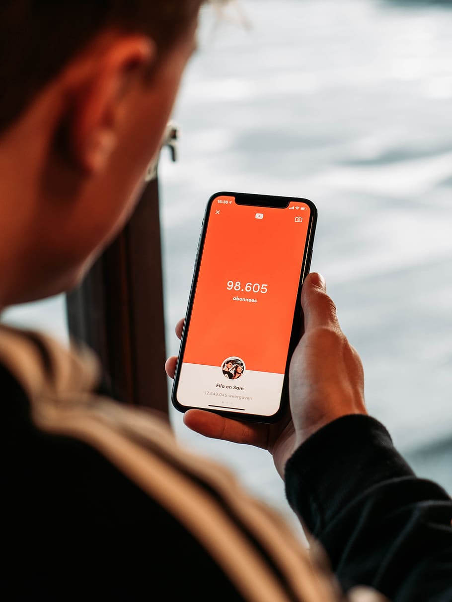 910x1213  HD wallpaper: person using phone human рука общение один человек | Wallpaper Flare