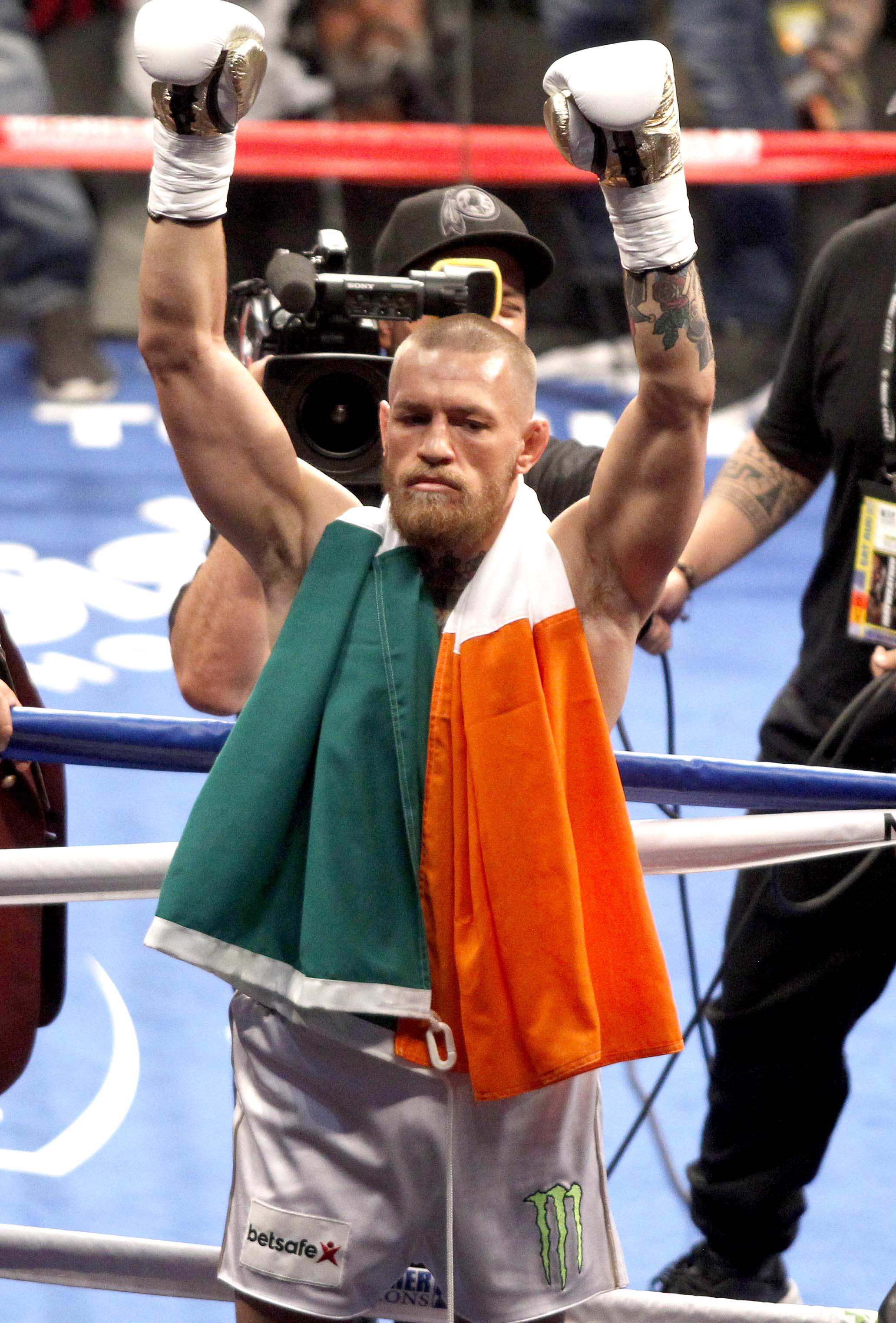 2063x3047  BILL GOLDBERG WWE Universal Championship WWE Championship WWE Raw World Championship, Билл Голдберг, Hand, Boxing Glove Png | Pngegg 