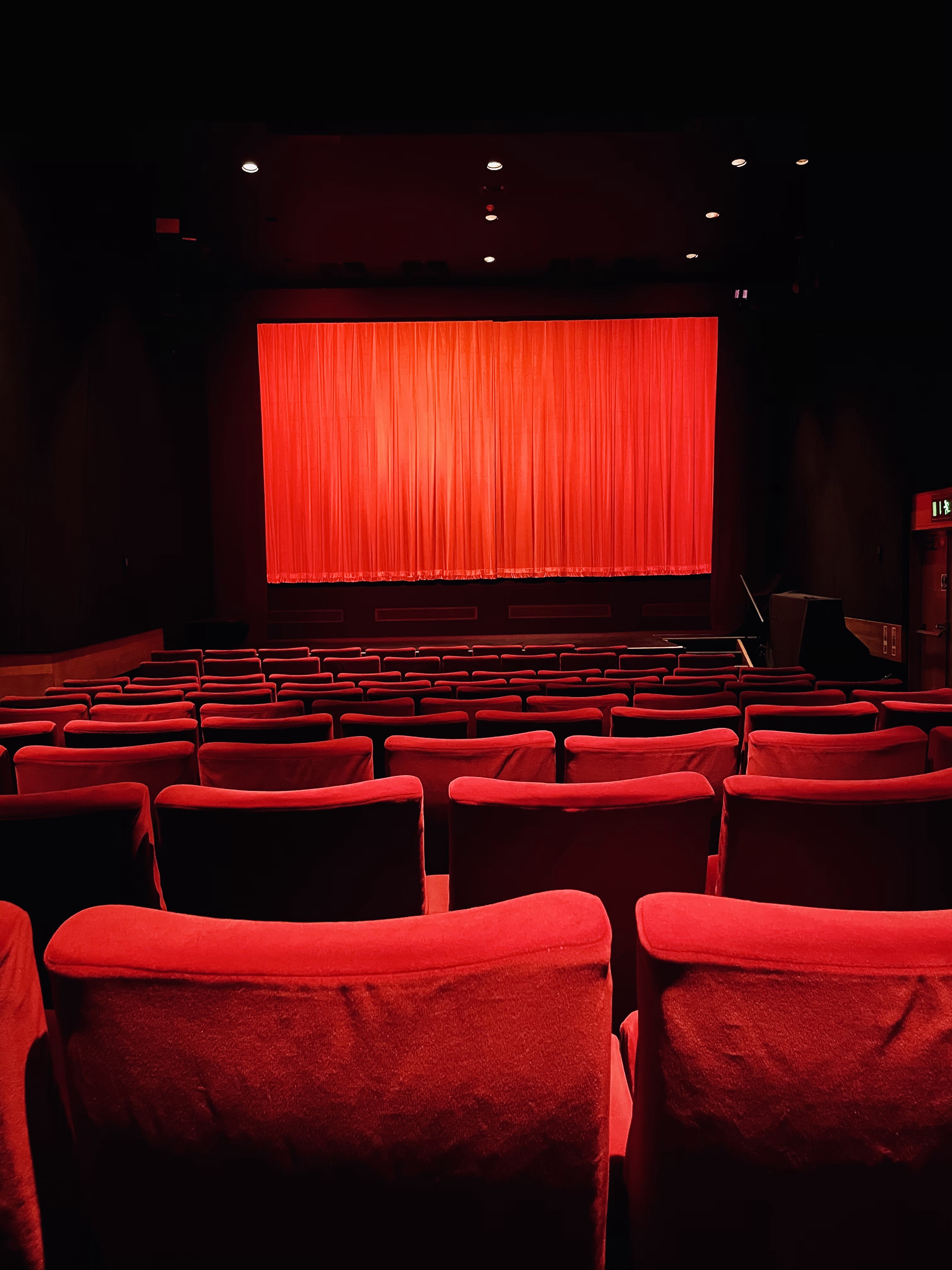 3024x4032  red Curle, Calm, Cinema, Cool, Nice, Theatre, HD Телефон Обои | Peakpx