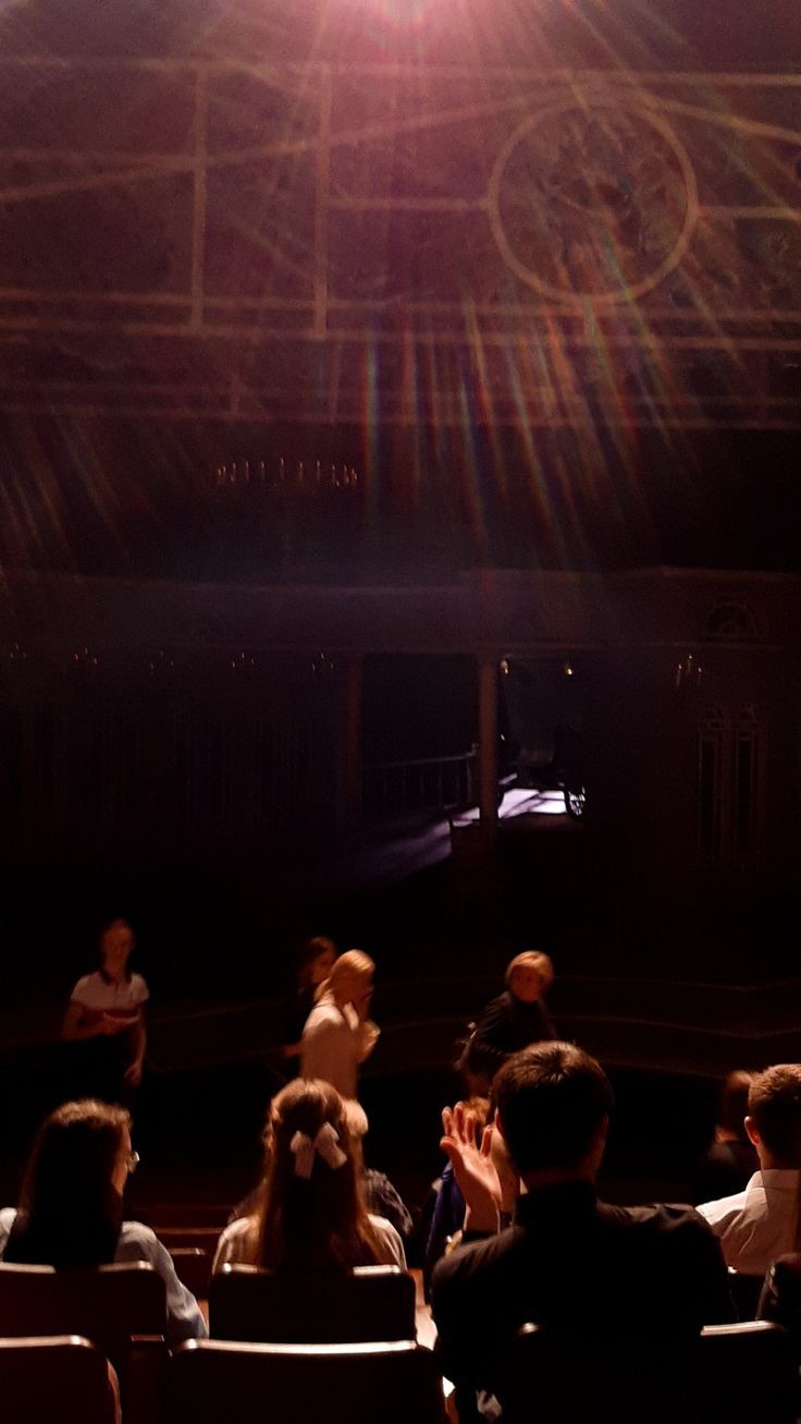 736x1307  movie Theatre Фото, скачать бесплатно кинотеатр «Стоковые фотографии» \ u0026 HD Images