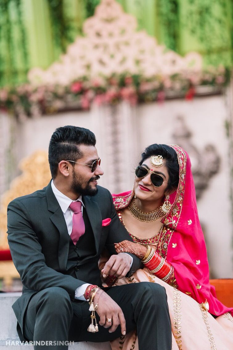 756x1136  premium photo | Золотые обручальные кольца с свадебным декором 