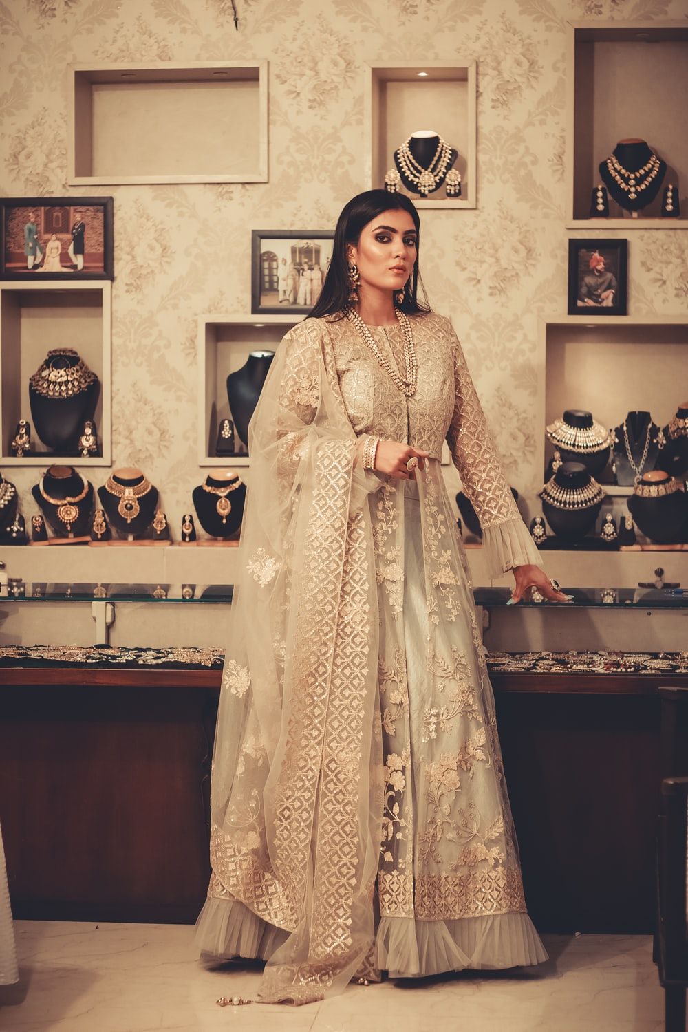 1000x1500   Фотографии белого платья, скачать бесплатное белое платье Стоковые фотографии \ U0026 HD Images