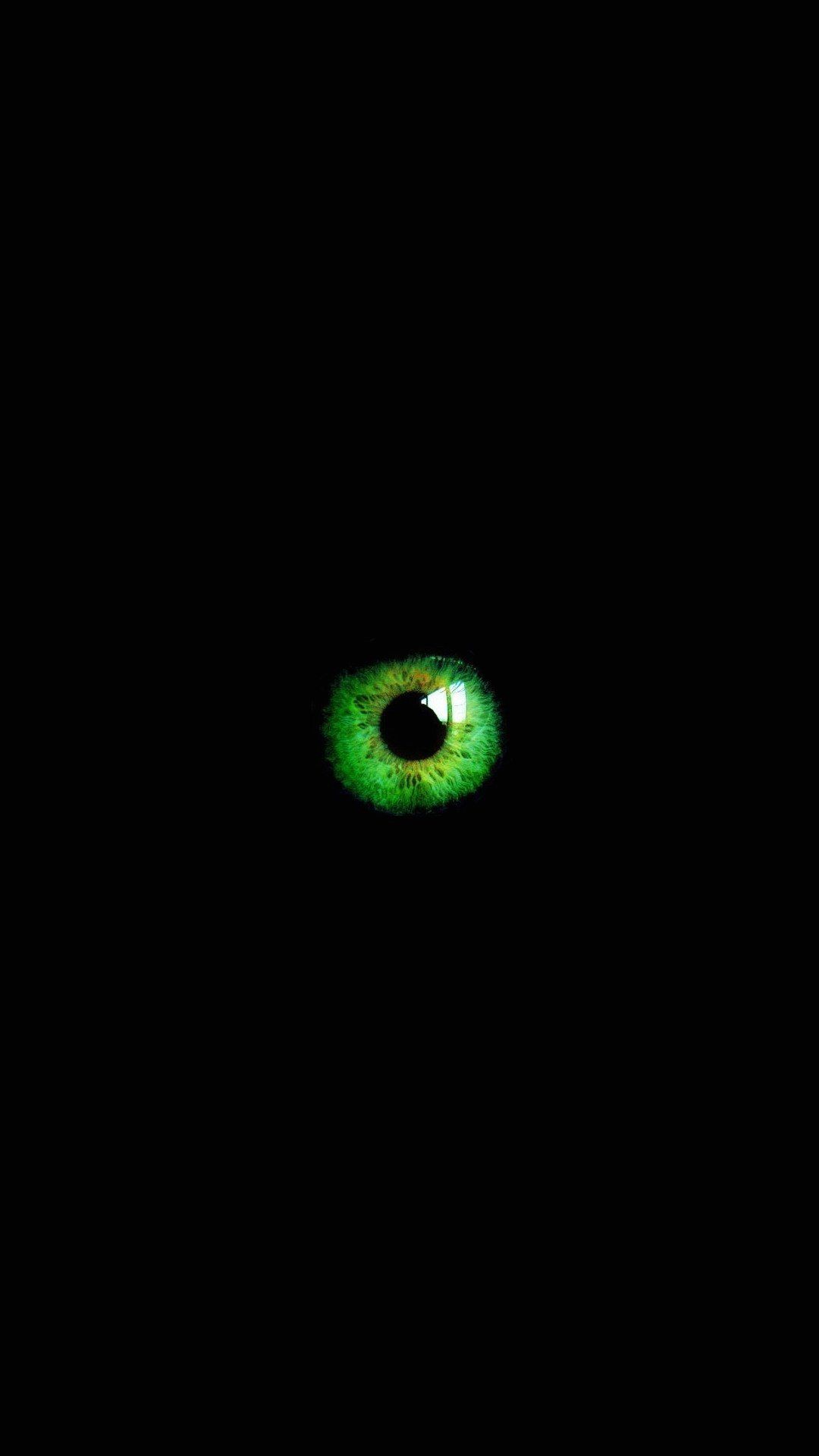 Черный зеленый глазками. Глаза в темноте. Глазки на черном фоне. Глаза на черном фоне. Глаза на темном фоне.