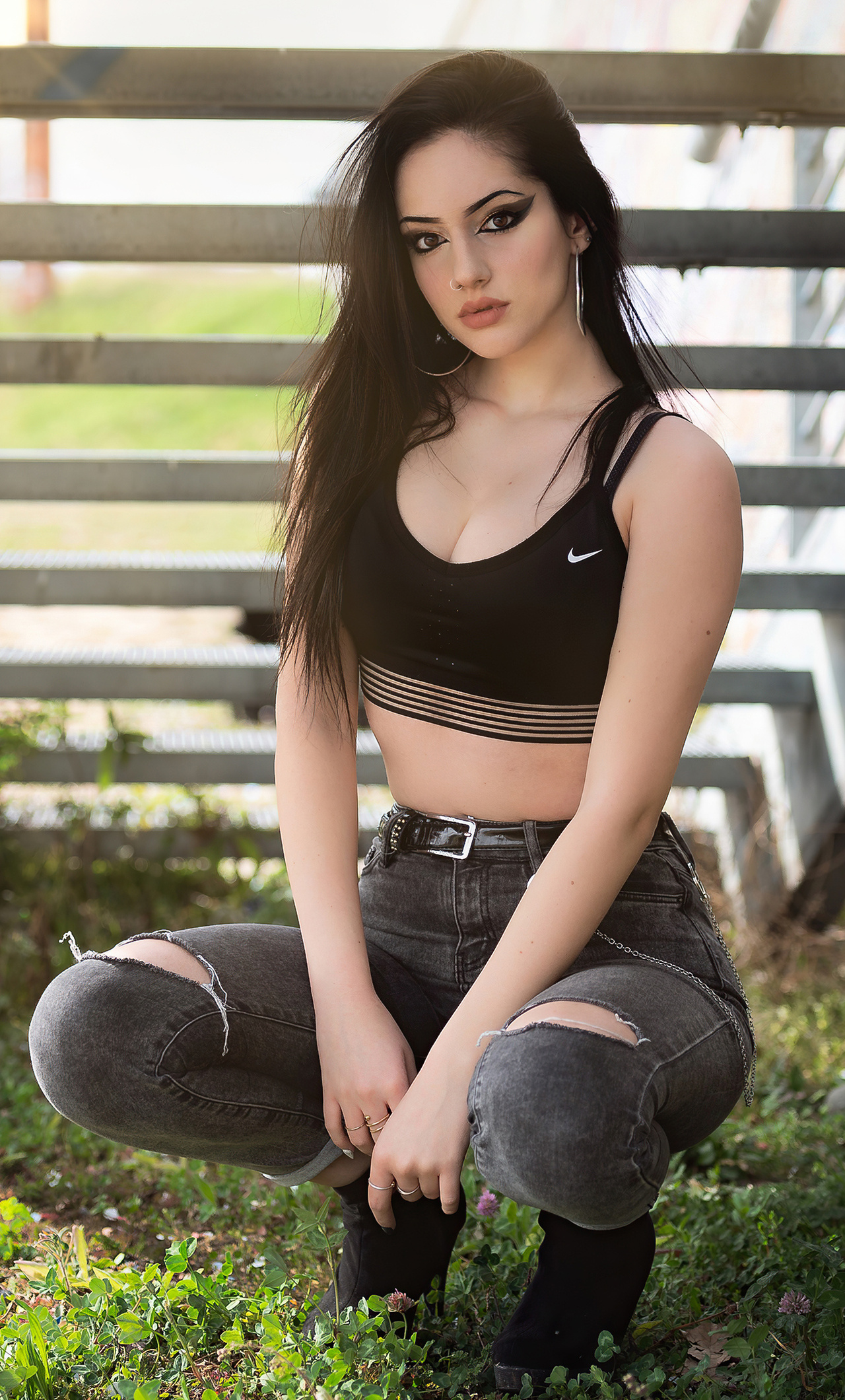 1280x2120  brunette Модель. Ношение черных точек белое платье, стоящее на фоне Blur Blue Sky 4K HD Girls Walpapers | HD обои | ID #107315 