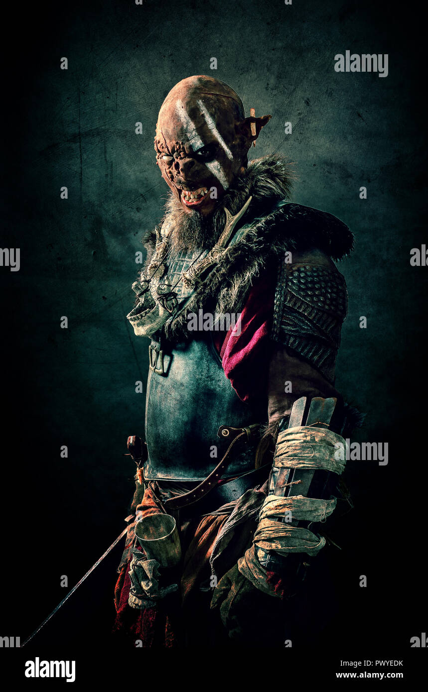 859x1390  orc Warrior | Canavarlar, Aksiyon Figürleri, REMIM