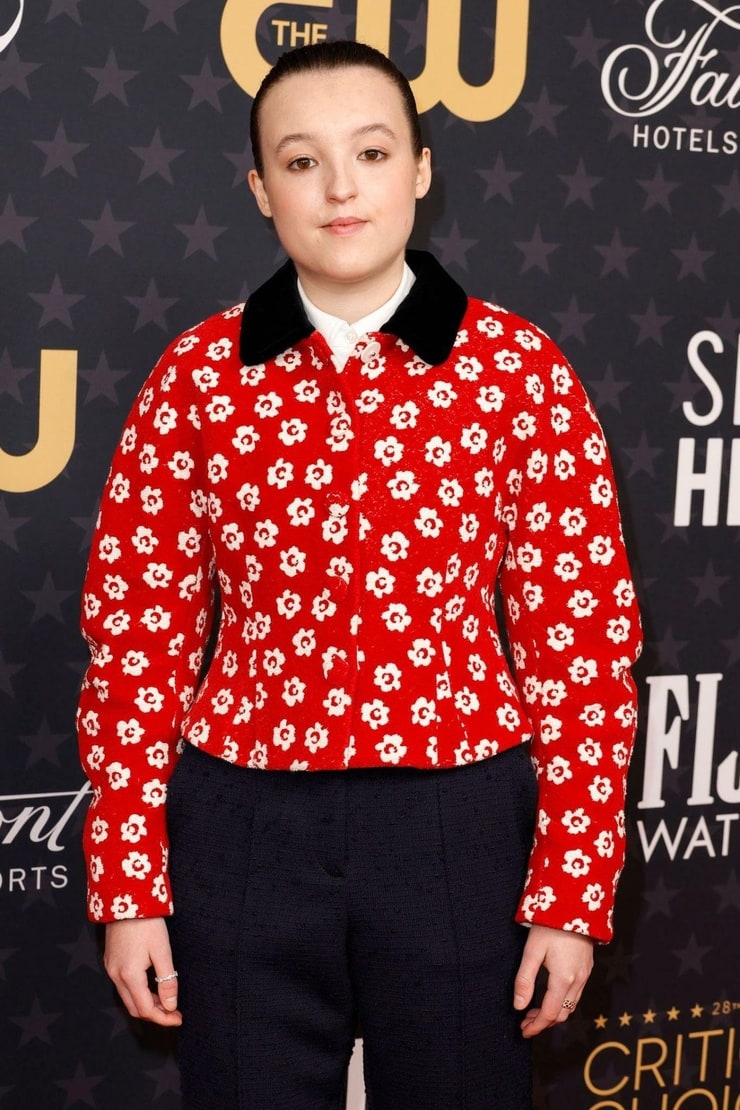 740x1110  pedro Pascal и Bella Ramsey вышли на последнюю из США Premiere