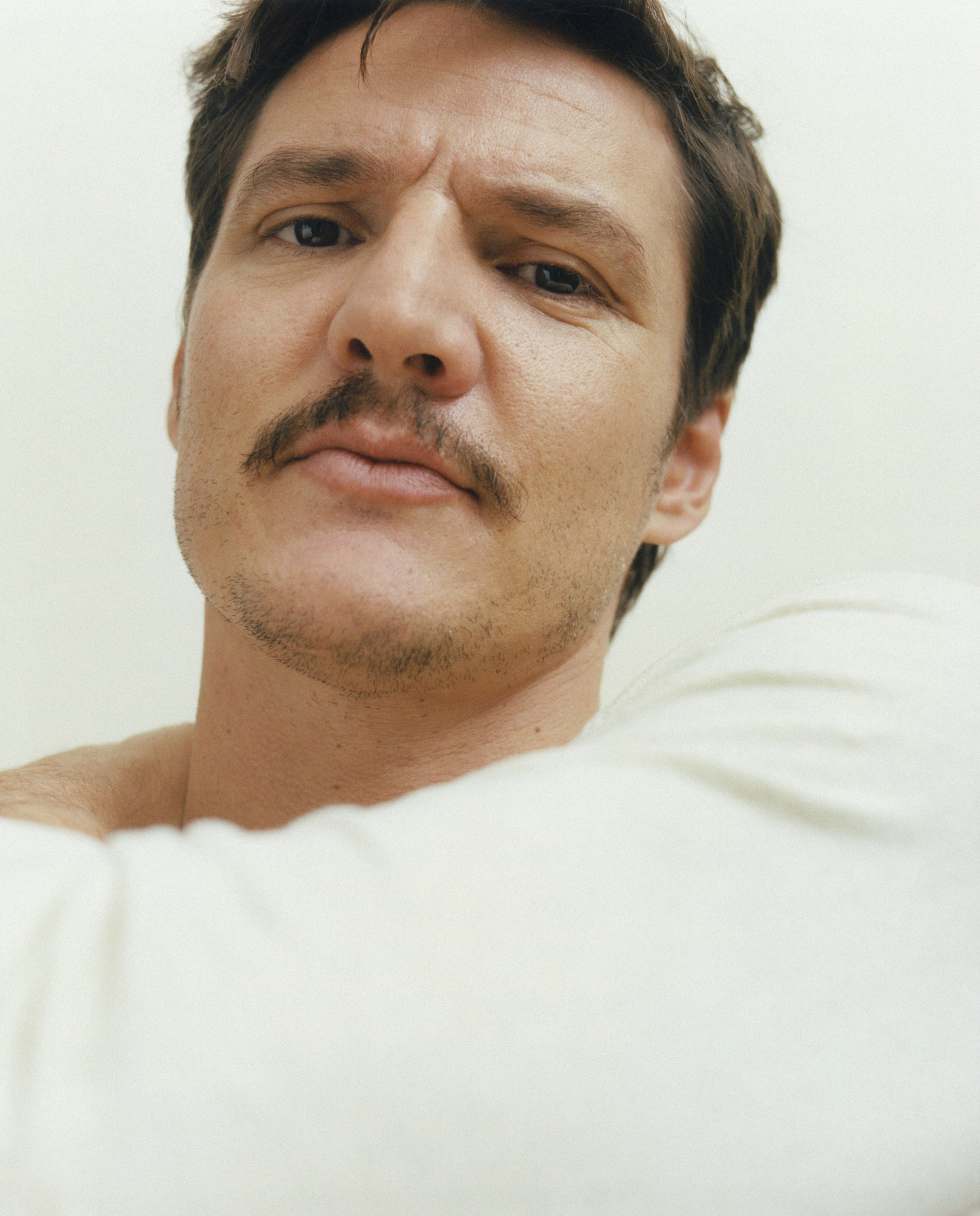 1651x2048  Pedro Pascal photo 21 of 0 pics, wallpaper - photo #909789 - ThePlace2