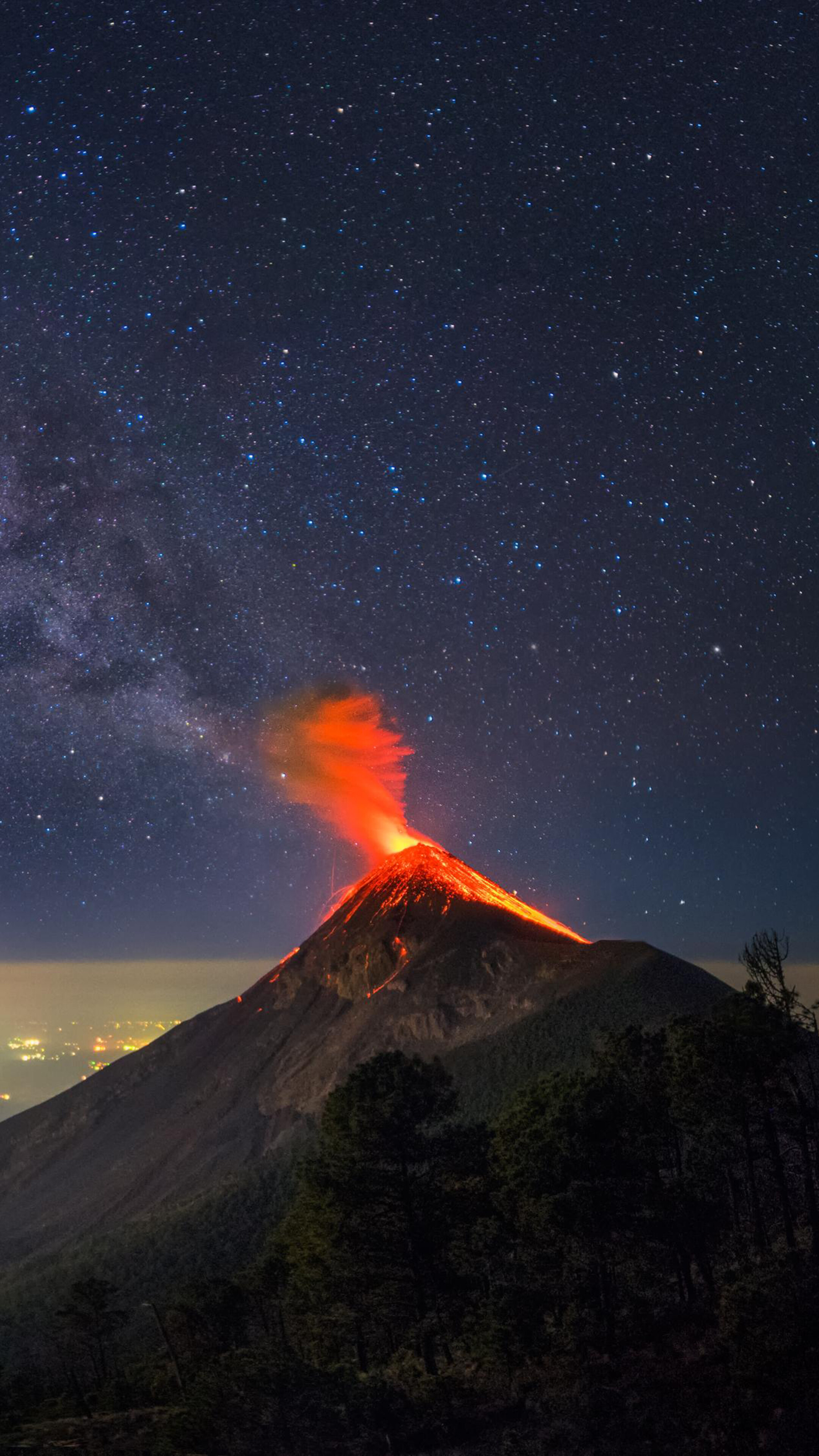 2160x3840   Download Red -Hot Eruption Mexico обои | Wallpapers.com 