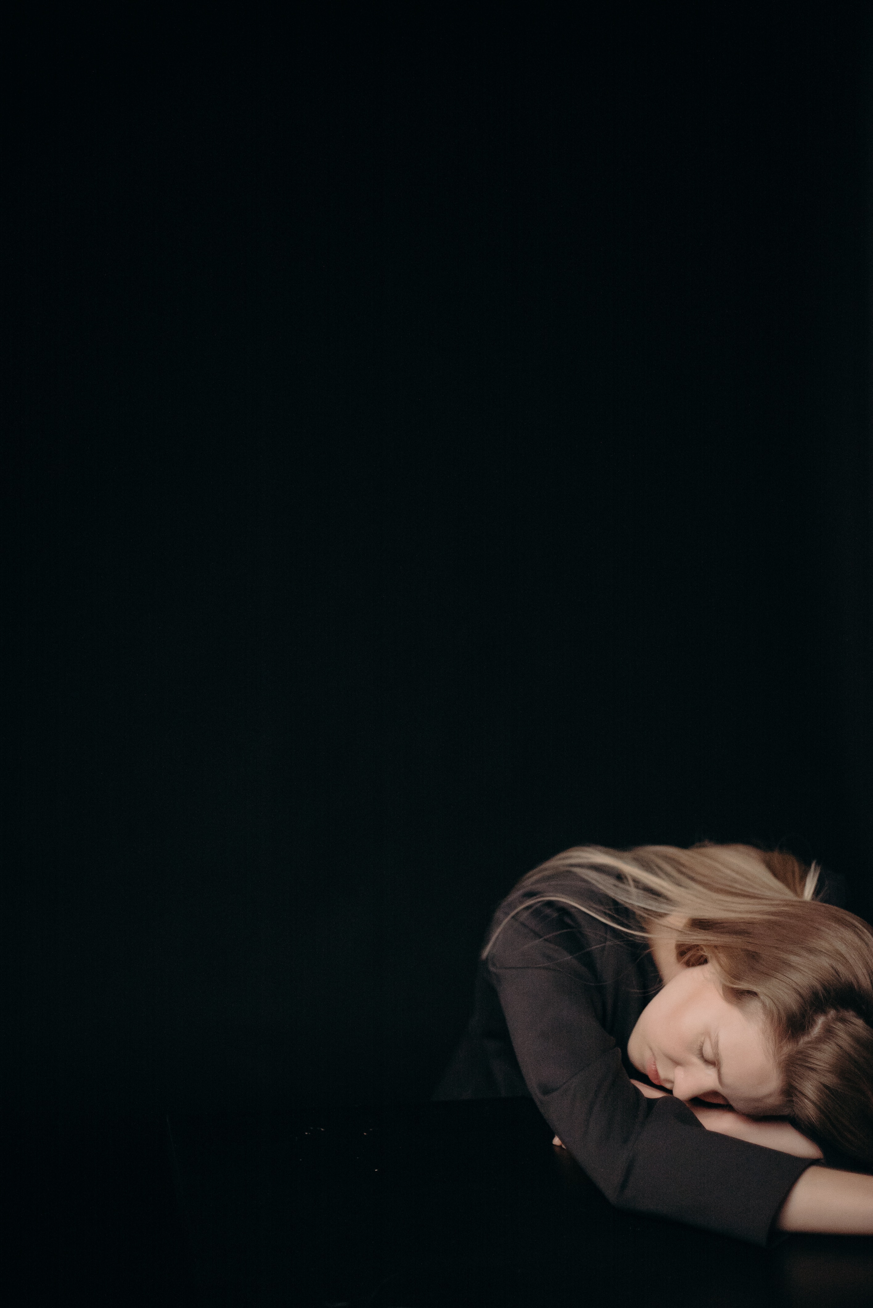 2832x4240  Человек с бензопилой спит с обоями Cat 4K iPhone HD Phone #701J