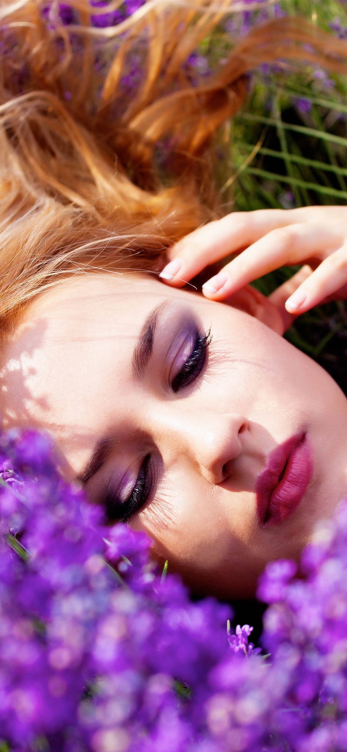 1125x2436  Sayori отдыхает от Sayori - мобильная пропасть