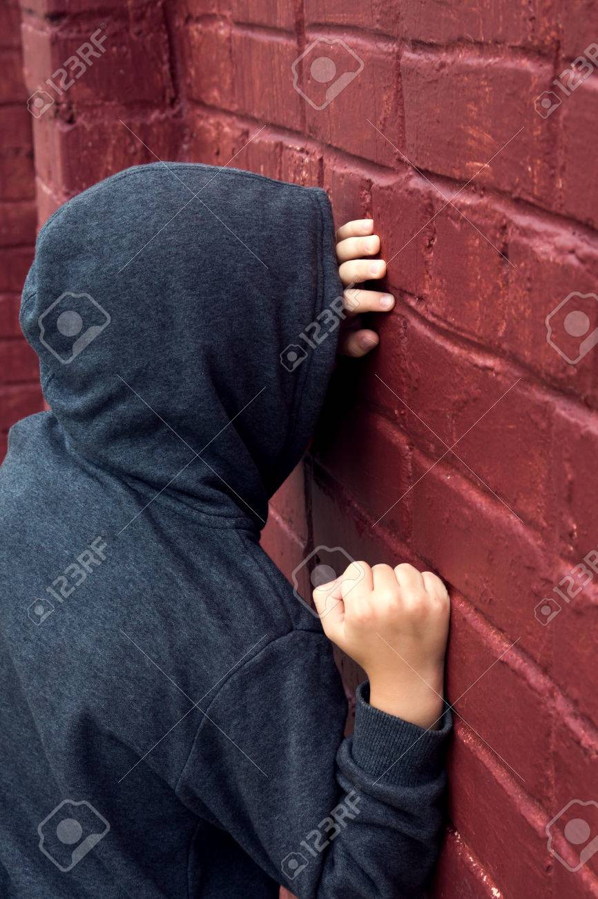 866x1300  Грустные обои с аниме -мальчиком - пещера обоев