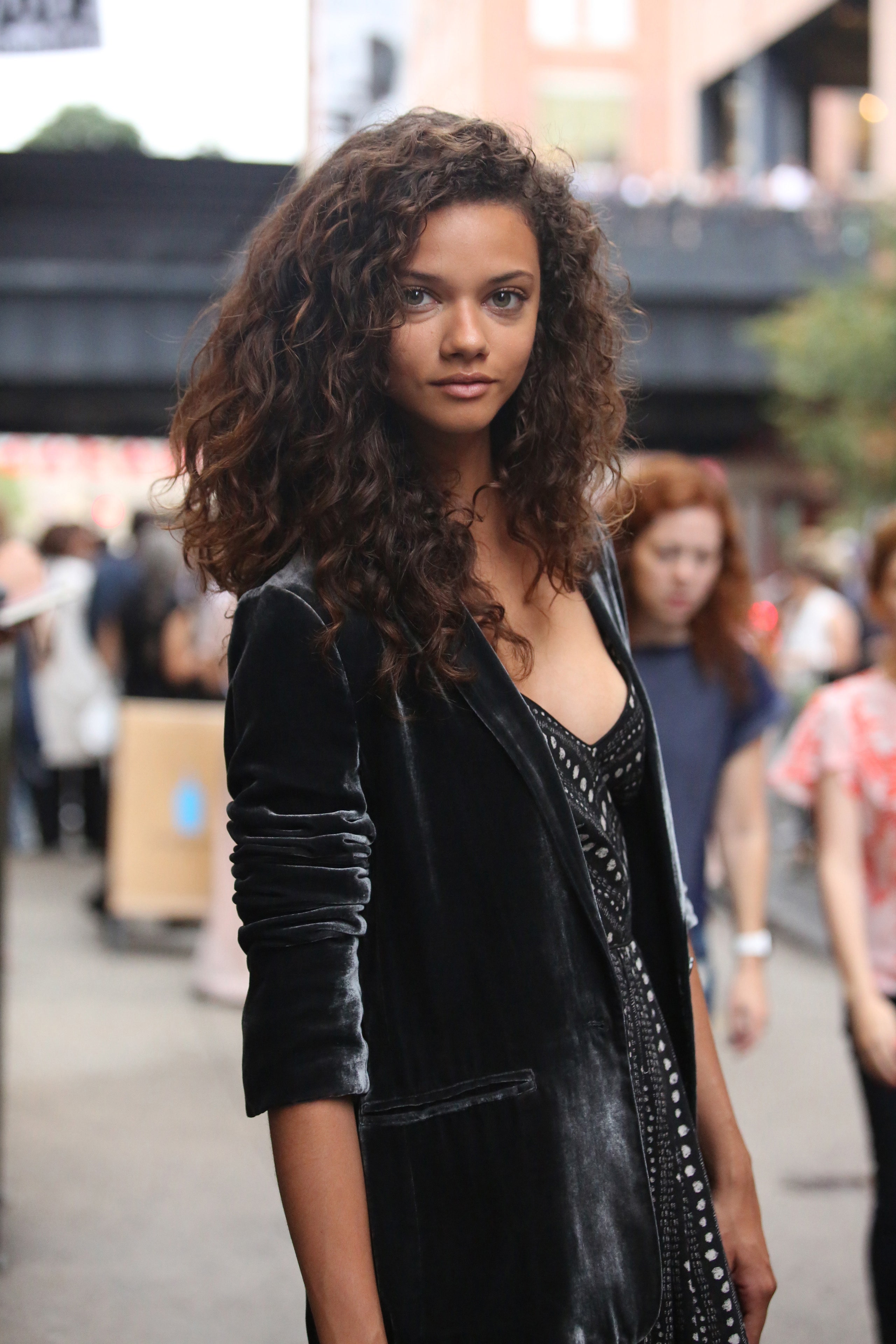 2560x3840  26 410 красивые бразильские девушки Стоковые фотографии - бесплатно \ U0026