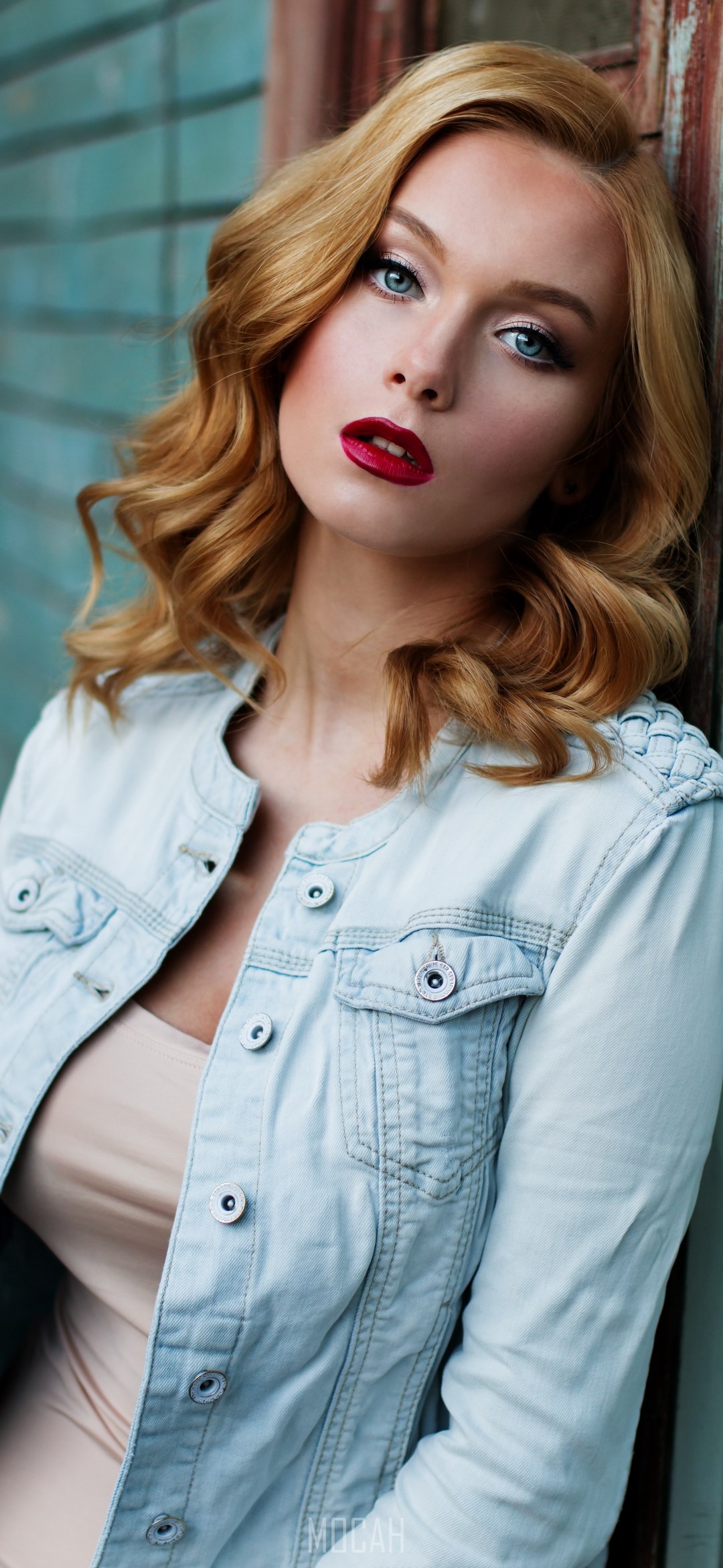 1080x2340  270801 Girl Red Hair Makeup деревянная стена чердак русский, Asus Zenfone 7 ZS670Ks Full HD обои, 1080x2340 - Редкая галерея HD обои