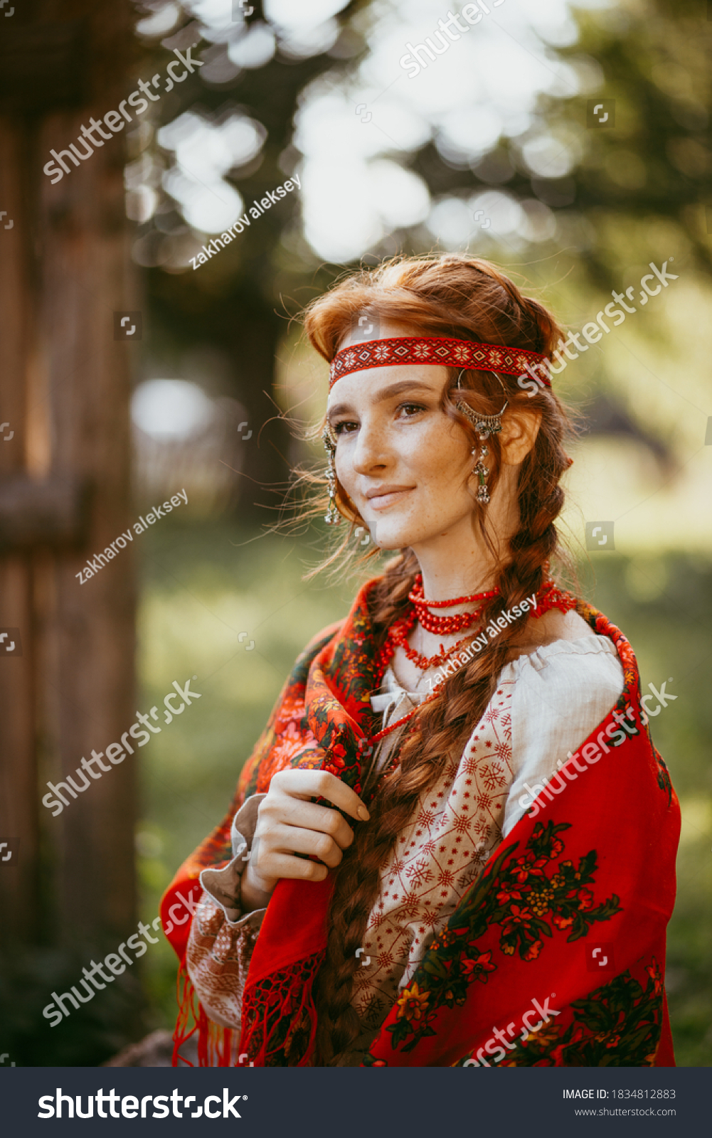 1001x1600  Красивая славянская девушка длинные светлые волосы stock photo 1834812883 | Shutterstock