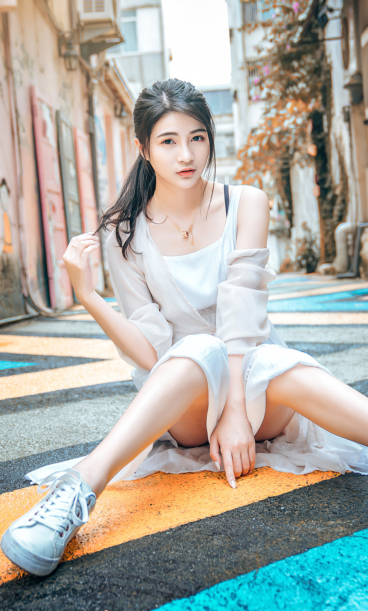 1280x2120  1280x2120 Азиатская девочка Ubran Sneakers Iphone 6+ HD 4K Обои, изображения, фоны, фотографии и картинки