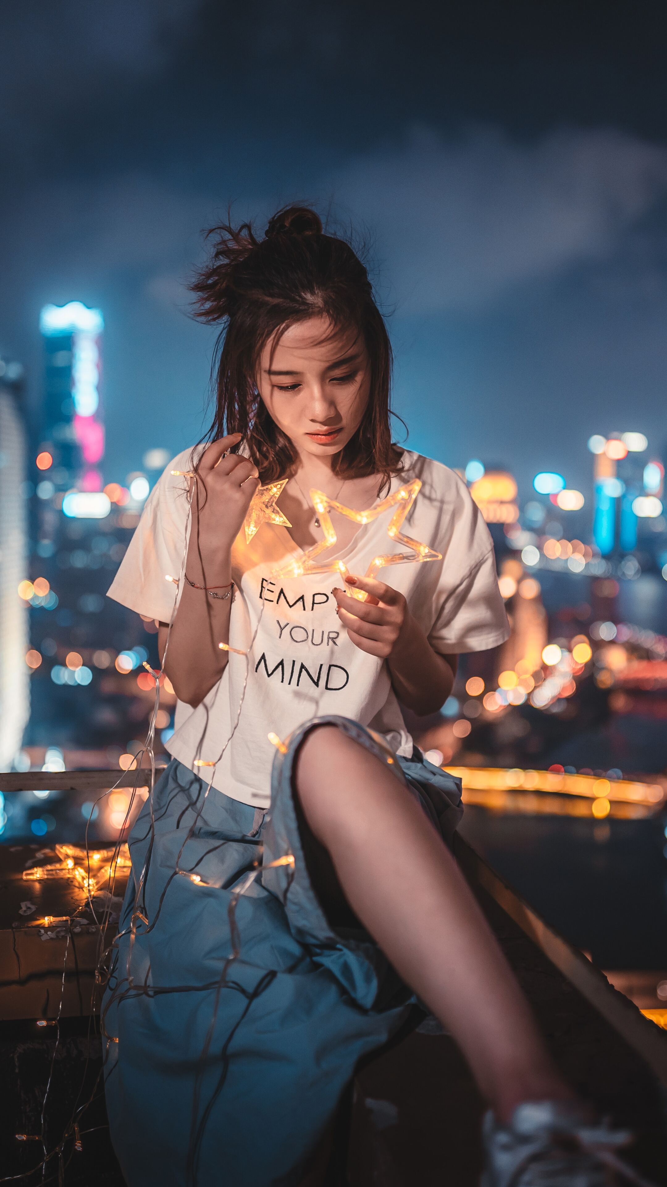 2160x3840  2160x3840 Asian Girl Portrait, стоящий на крыше Sony Xperia X, XZ, Z5 Premium HD 4K Обои, изображения, фоны, фотографии и картинки