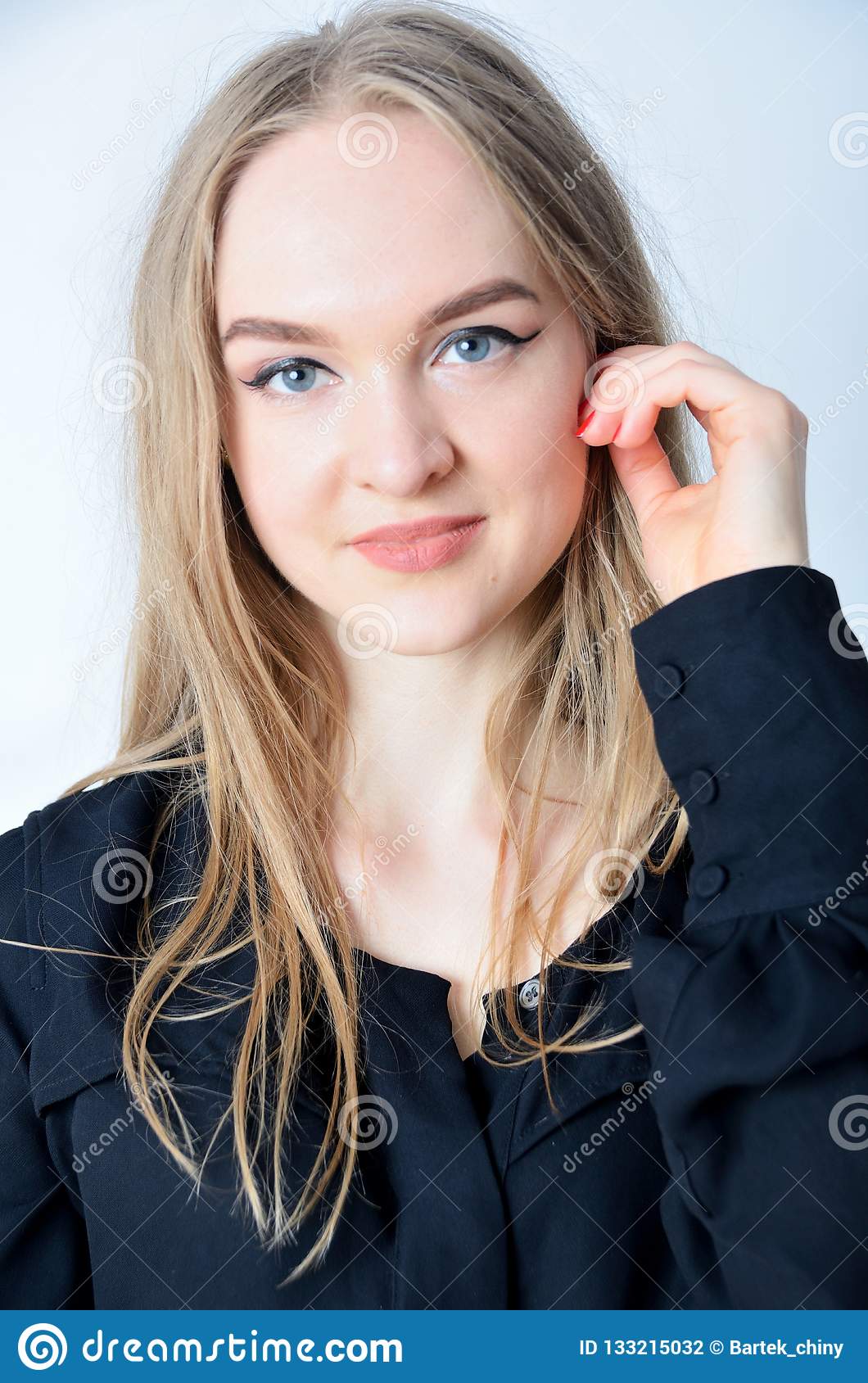 1060x1689  Украинский, женщина 1080p, 2K, 4K, 5K HD Обои Скачать, Сортировка по релевантности | Обои