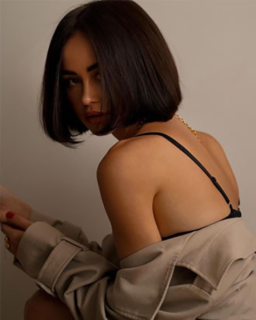 820x1024  HD обои: Украина, Киев, Девушка, Модель, Девушка в душе, выстрел в душе, один человек | Обои